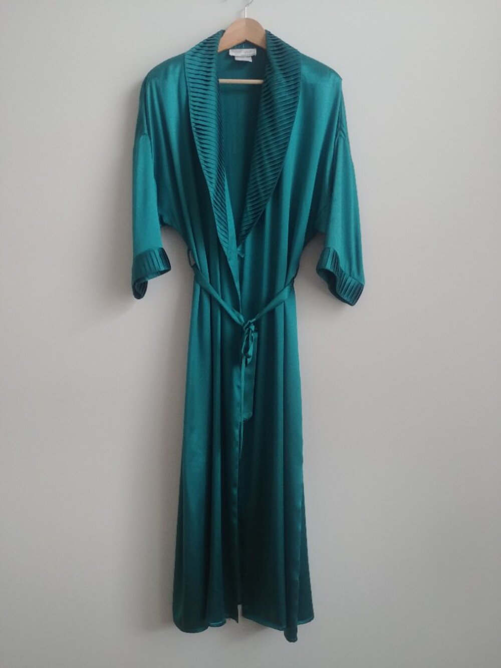 Vintage 100% silk made in Canada Silkwear teal blue green robe pleated collar
